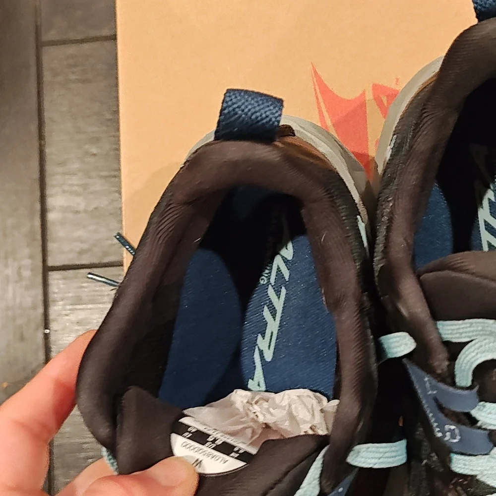 Altra experience Wild Size 8.5 Black/Lt Blue-barely Worn - Picture 5 of 12